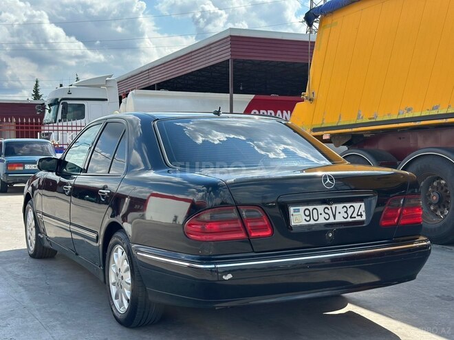 Mercedes E 220-2