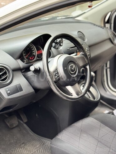 Mazda 2-8