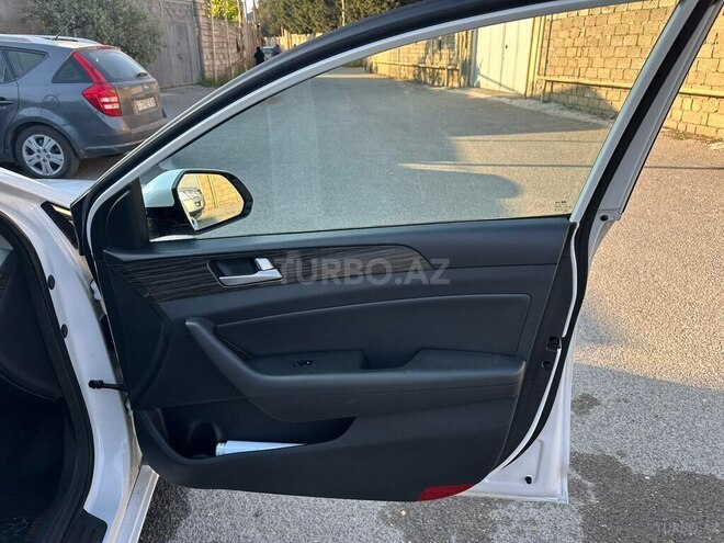 Hyundai Sonata-18