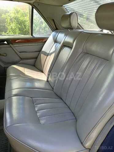 Mercedes 230 E-4