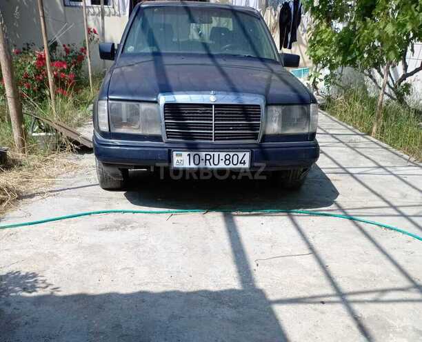 Mercedes 230 E-1