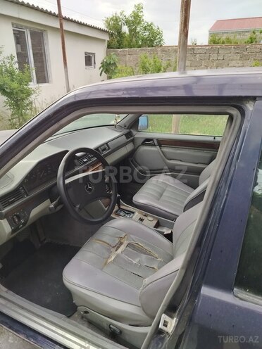 Mercedes 230 E-3