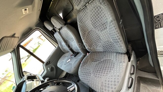 Ford Transit-8