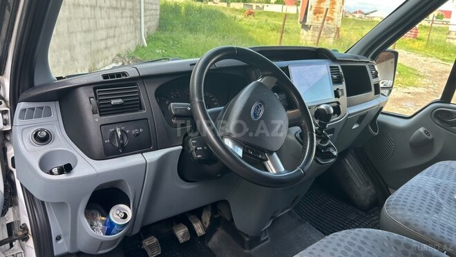 Ford Transit-7