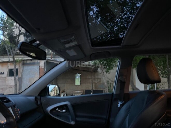 Toyota RAV4-17
