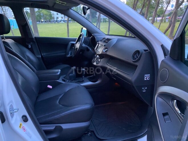 Toyota RAV4-10