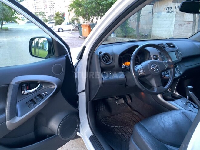 Toyota RAV4-9