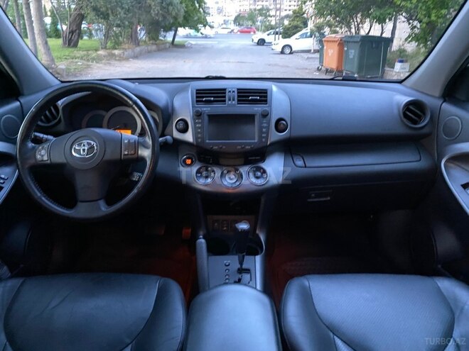 Toyota RAV4-14