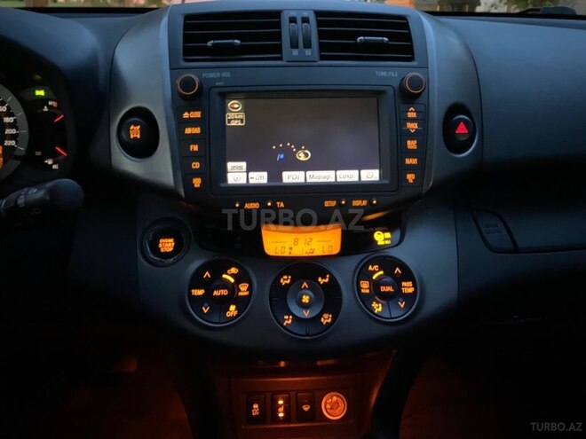 Toyota RAV4-16