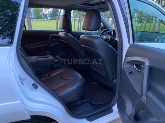 Toyota RAV4-11