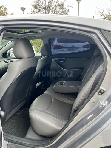 Hyundai Elantra-5