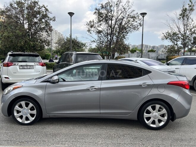 Hyundai Elantra-2