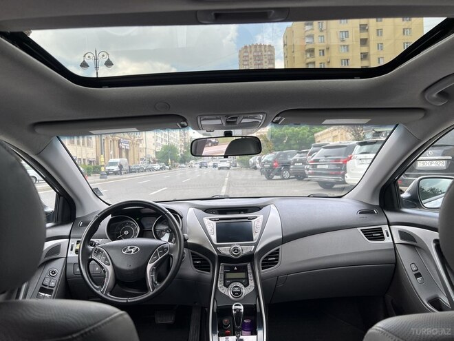 Hyundai Elantra-4