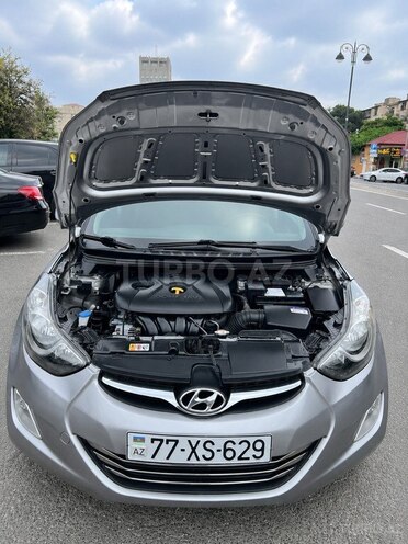 Hyundai Elantra-7