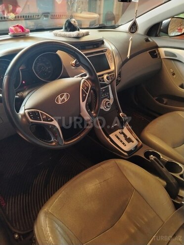 Hyundai Elantra-4