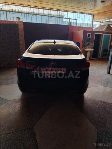 Hyundai Elantra-2
