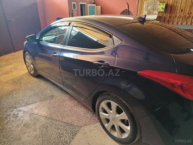 Hyundai Elantra-3