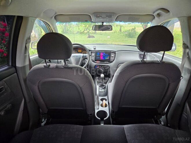 Kia Rio-7