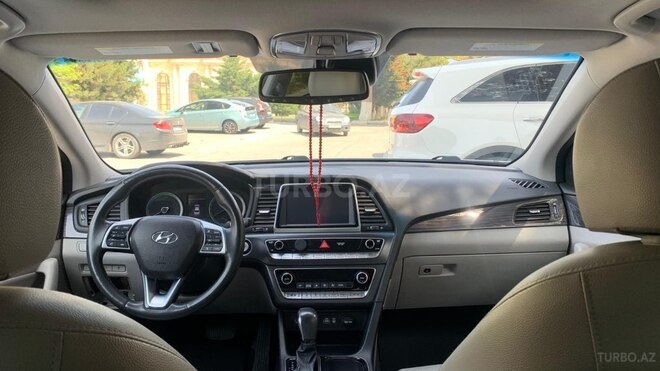 Hyundai Sonata-4