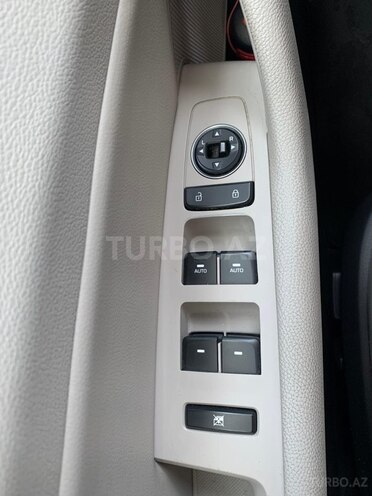 Hyundai Sonata-15