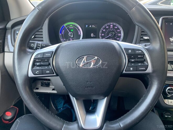 Hyundai Sonata-12