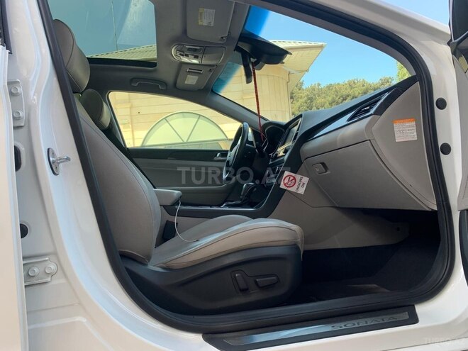 Hyundai Sonata-16