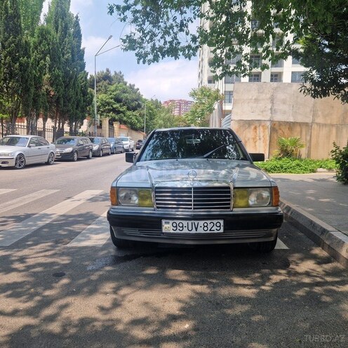 Mercedes 190-1