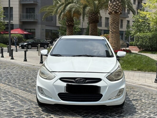Hyundai Accent-1