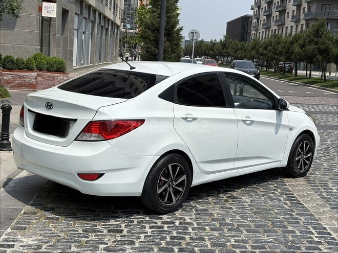 Hyundai Accent-3