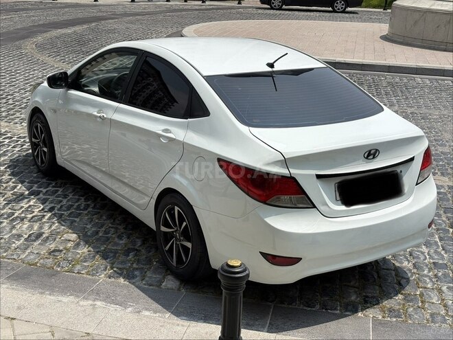 Hyundai Accent-5