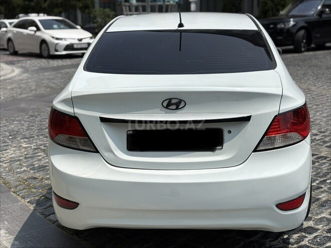 Hyundai Accent-4