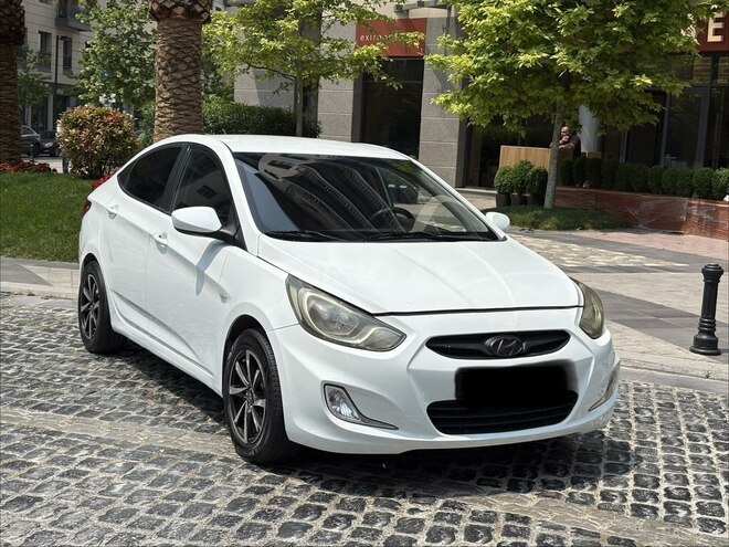 Hyundai Accent-2