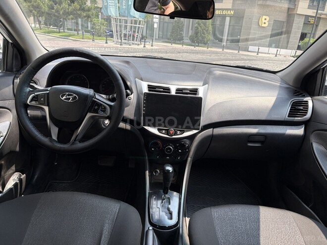 Hyundai Accent-7