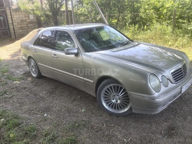 Mercedes E 240-2