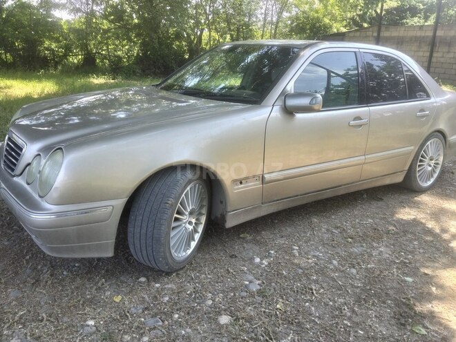 Mercedes E 240-5