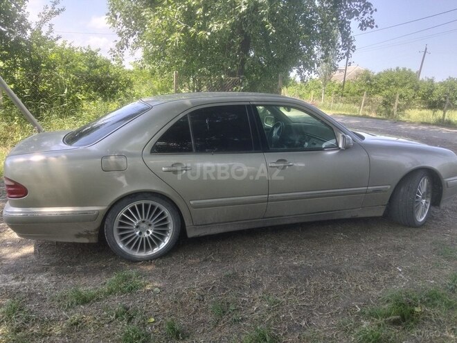 Mercedes E 240-6