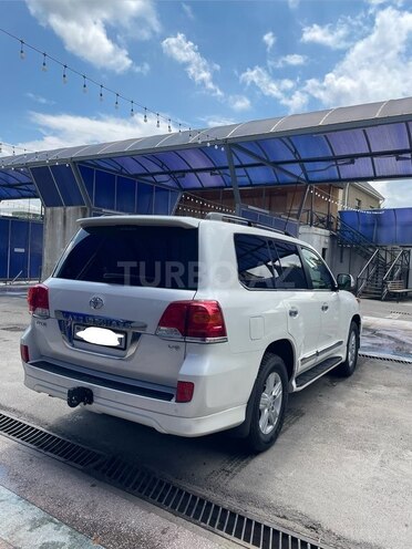 Toyota Land Cruiser-6