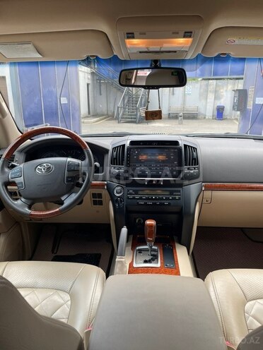 Toyota Land Cruiser-8