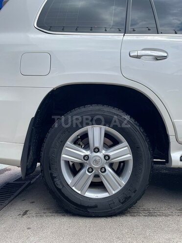 Toyota Land Cruiser-13