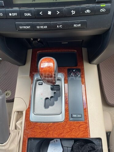 Toyota Land Cruiser-9