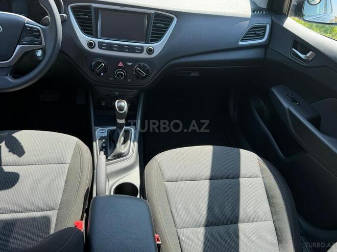 Hyundai Accent-13