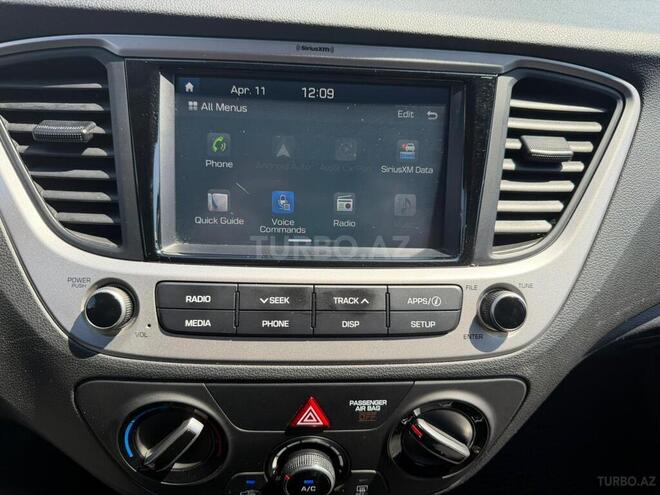 Hyundai Accent-14