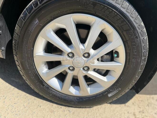 Hyundai Accent-19