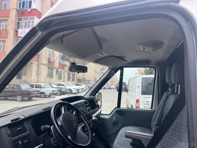 Ford Transit-6