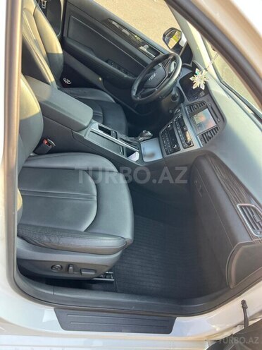 Hyundai Sonata-16