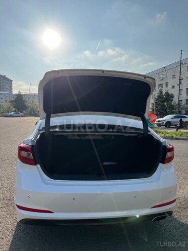 Hyundai Sonata-14