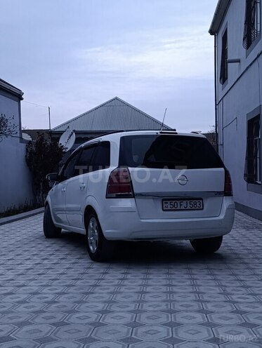 Opel Zafira-8