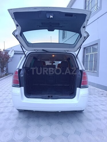 Opel Zafira-9