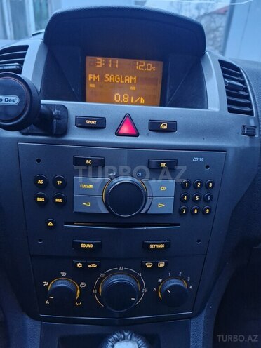 Opel Zafira-10