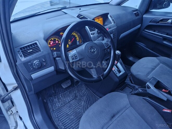 Opel Zafira-11
